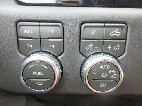 New 2026 GMC Sierra 2500 SLT w/ SLT Convenience Package image 17