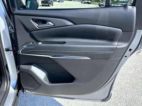Used 2025 Chevrolet Traverse LT w/ Midnight/Sport Edition AWD/4WD image 18