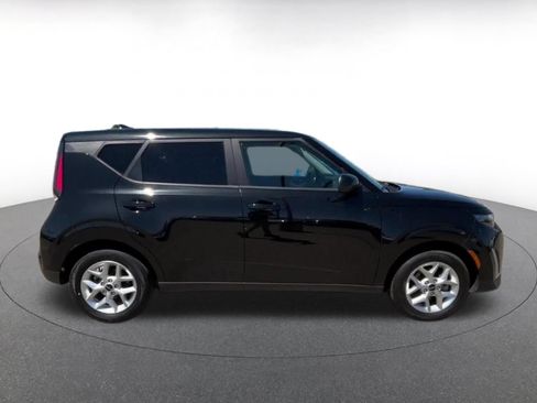 Used 2025 Kia Soul LX w/ LX Technology Package FWD image 13