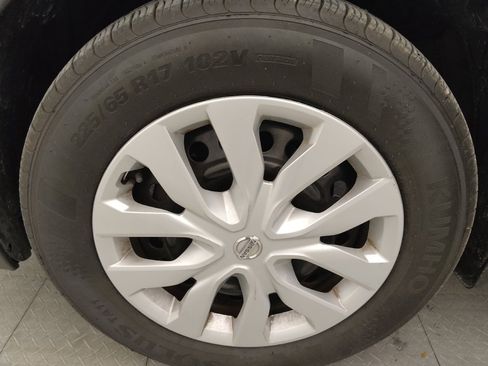 Used 2017 Nissan Rogue S FWD image 31