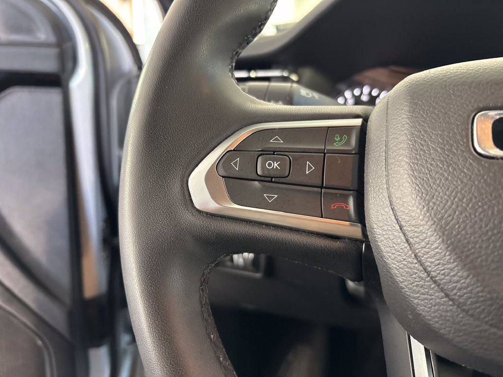 Used 2025 Jeep Compass Limited AWD/4WD image 38