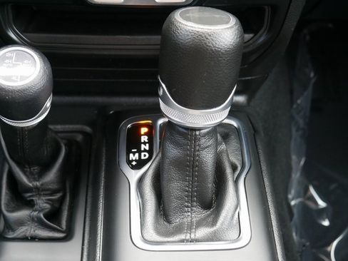 Used 2022 Jeep Gladiator Willys image 23