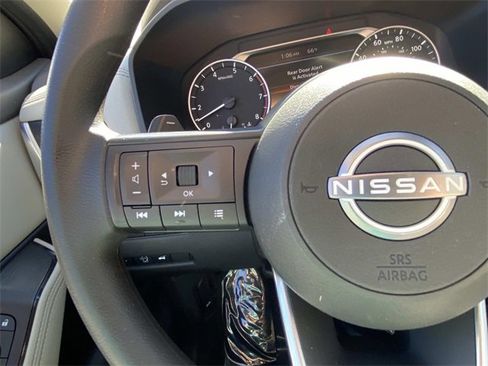 Used 2024 Nissan Rogue SV image 24