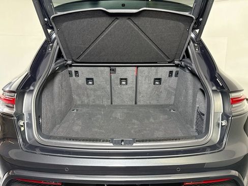 Certified 2025 Porsche Macan AWD/4WD image 26