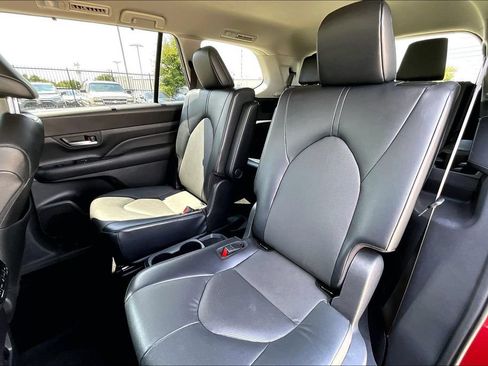 Used 2024 Toyota Grand Highlander AWD image 29