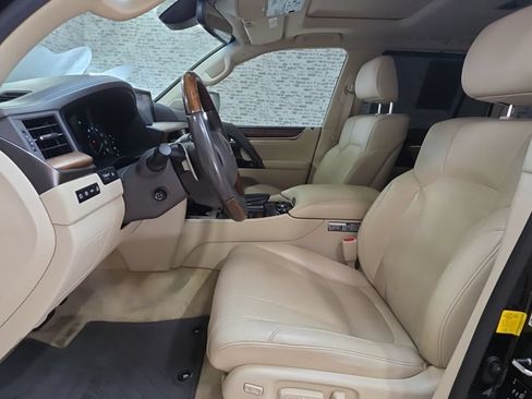 Used 2019 Lexus LX 570 4WD w/ Luxury Package image 27