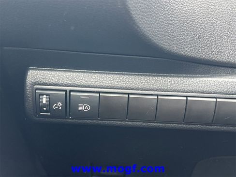 Used 2022 Toyota Corolla SE image 17