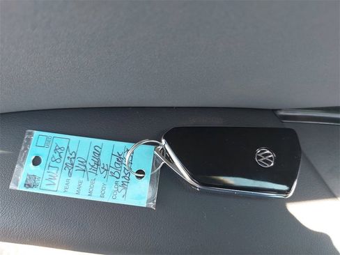 New 2025 Volkswagen Tiguan SE image 26