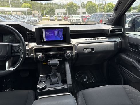 Used 2024 Toyota Tacoma SR5 w/ SR5 Upgrade Package AWD/4WD image 29