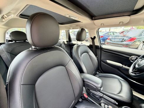 Used 2018 MINI Cooper 4-Door Hardtop w/ Premium Package FWD image 38