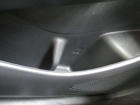 Used 2022 Toyota Corolla LE image 17