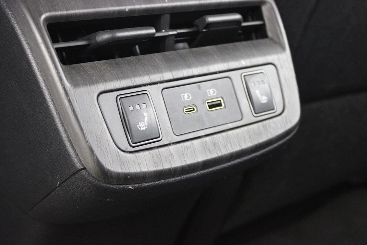 Used 2023 Nissan Ariya FWD image 20