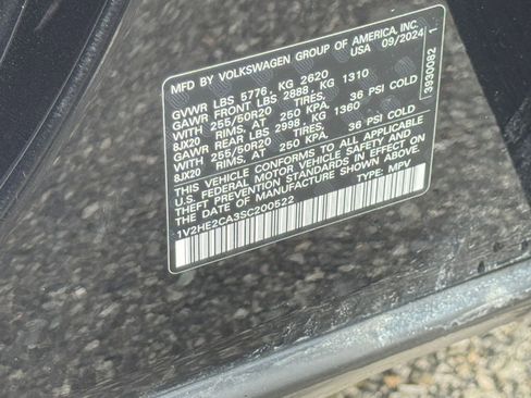 Used 2025 Volkswagen Atlas Cross Sport SE image 30