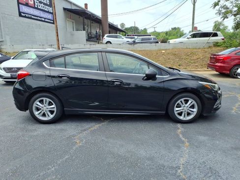 Used 2017 Chevrolet Cruze LT w/ Convenience Package FWD image 2