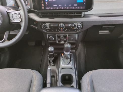 Used 2024 Jeep Wrangler Unlimited Sport AWD/4WD image 18
