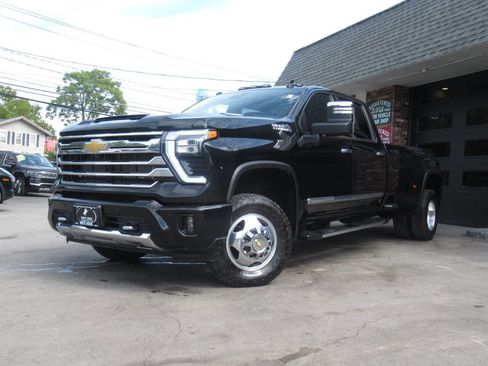 Used 2024 Chevrolet Silverado 3500 High Country w/ High Country Premium Package image 44