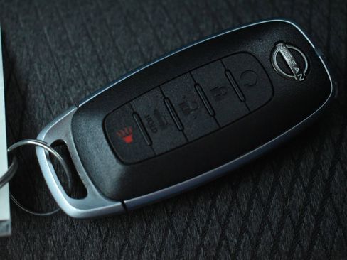 Used 2025 Nissan Rogue SV image 34