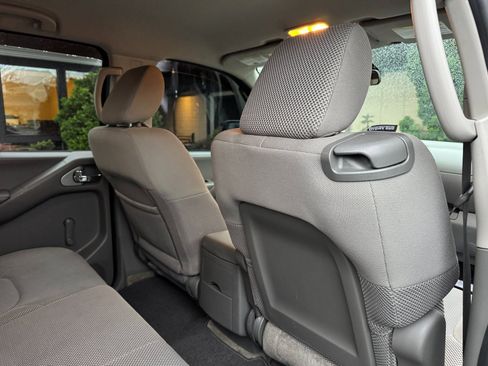 Used 2012 Nissan Frontier S image 21