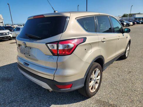 Used 2017 Ford Escape SE FWD image 4