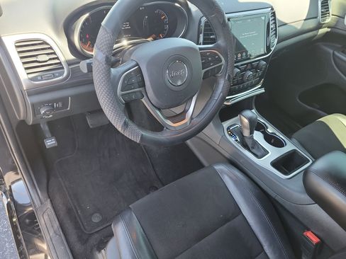 Used 2022 Jeep Grand Cherokee Laredo X image 13