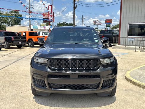 Used 2023 Jeep Grand Cherokee L Laredo RWD image 2