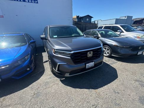 Used 2025 Honda Pilot EX-L image 2