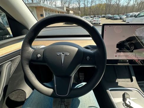 Used 2022 Tesla Model Y Long Range image 12