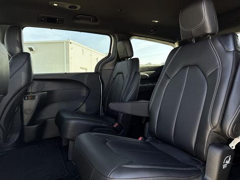 New 2026 Chrysler Pacifica Select image 25