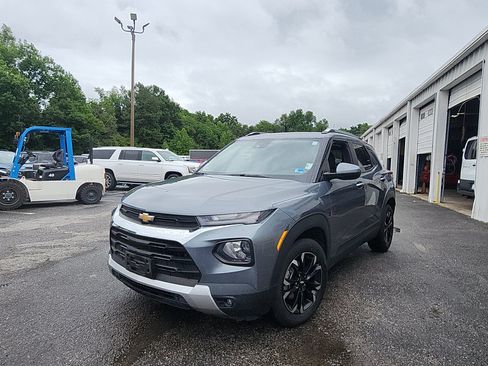 Used 2022 Chevrolet TrailBlazer LT FWD image 1