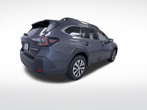Used 2024 Subaru Outback Premium AWD/4WD image 8
