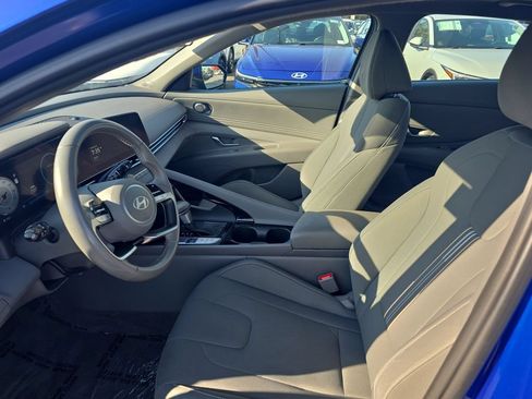 Used 2025 Hyundai Elantra SEL FWD image 9