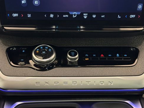 Used 2025 Ford Expedition Tremor AWD/4WD image 19