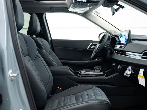 Used 2025 Mitsubishi Outlander Trail Edition image 12