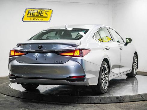 Used 2025 Lexus ES 300h w/ Accessory Package (Z2) FWD image 6