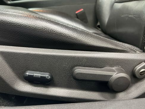 Used 2005 Ford Mustang Deluxe image 6