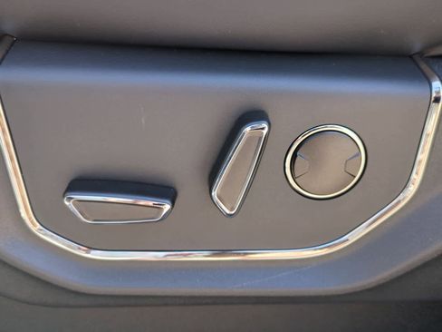 Used 2024 Ford Expedition Platinum image 17