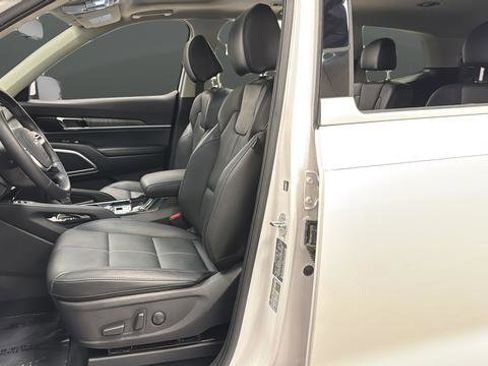 Used 2024 Kia Telluride EX w/ EX Captain's Chair Package AWD/4WD image 9