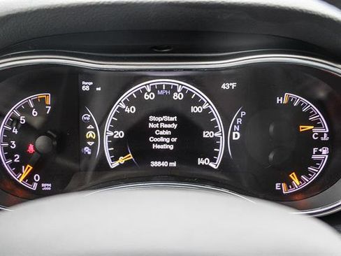 Used 2021 Jeep Grand Cherokee Laredo image 22