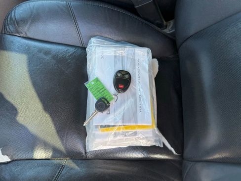 Used 2011 Chevrolet Avalanche LTZ image 25