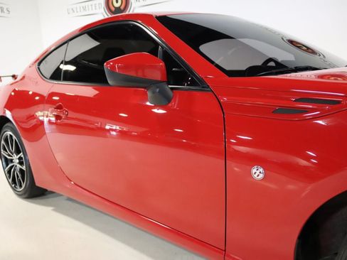 Used 2020 Toyota 86 RWD image 8