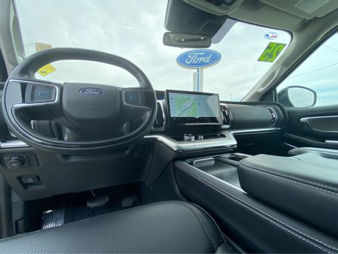 Used 2025 Ford Expedition Platinum AWD/4WD image 28