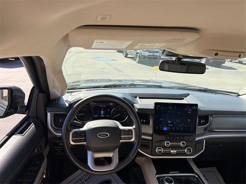 Used 2024 Ford Expedition Max XLT image 13
