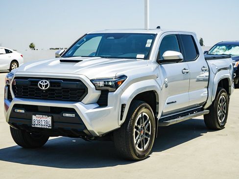 Certified 2024 Toyota Tacoma TRD Sport w/ TRD Sport Premium Package AWD/4WD image 6