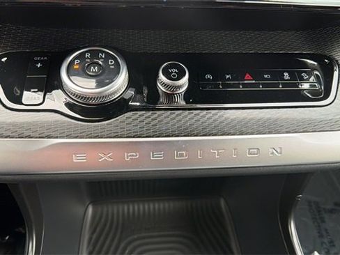 New 2025 Ford Expedition Platinum w/ Stealth Performance Package image 23