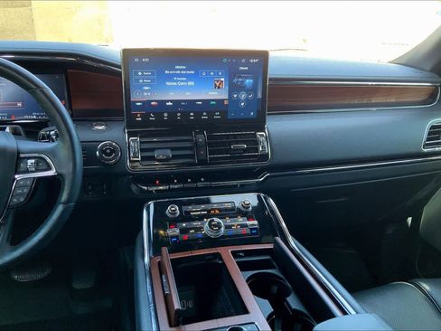 Certified 2024 Lincoln Navigator Reserve AWD/4WD image 7