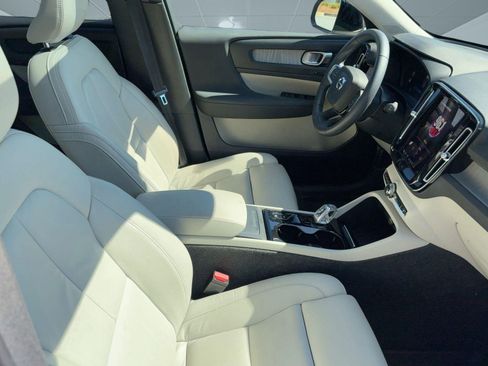 Certified 2023 Volvo XC40 B5 Plus w/ Climate Package AWD/4WD image 30