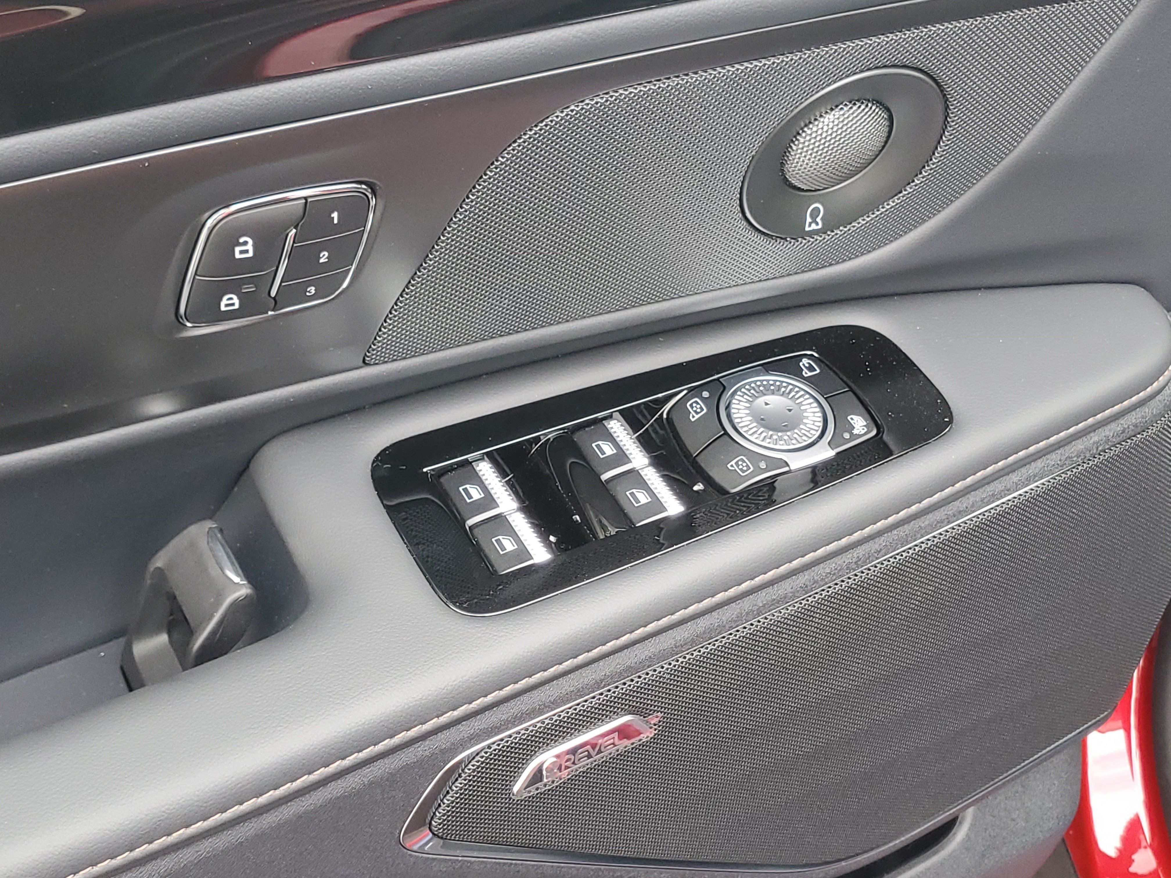 New 2026 Lincoln Nautilus Reserve w/ Jet Appearance Package AWD/4WD image 9