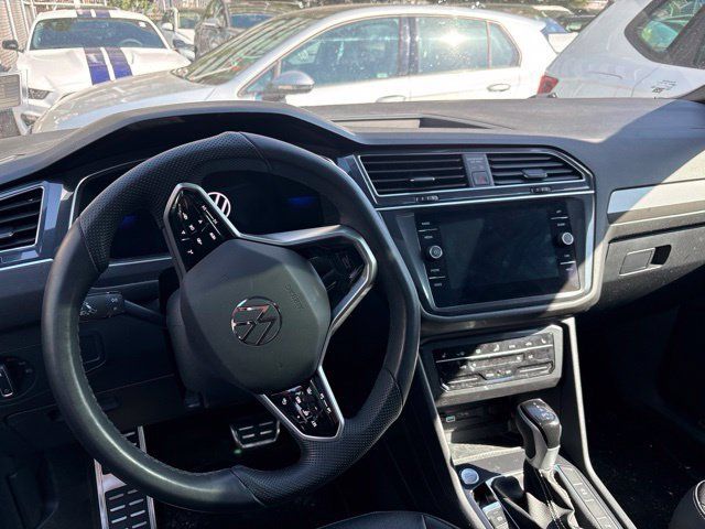Used 2023 Volkswagen Tiguan SE R-Line FWD image 6