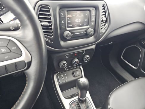 Used 2018 Jeep Compass Latitude image 29