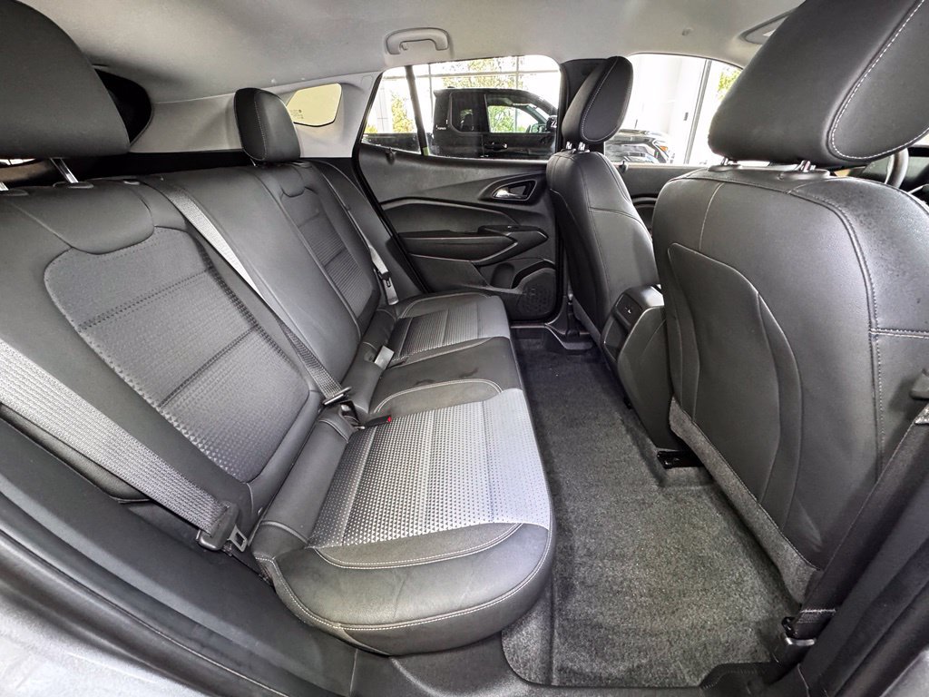 Used 2025 Chevrolet Trax LT w/ Driver Confidence Package FWD image 45